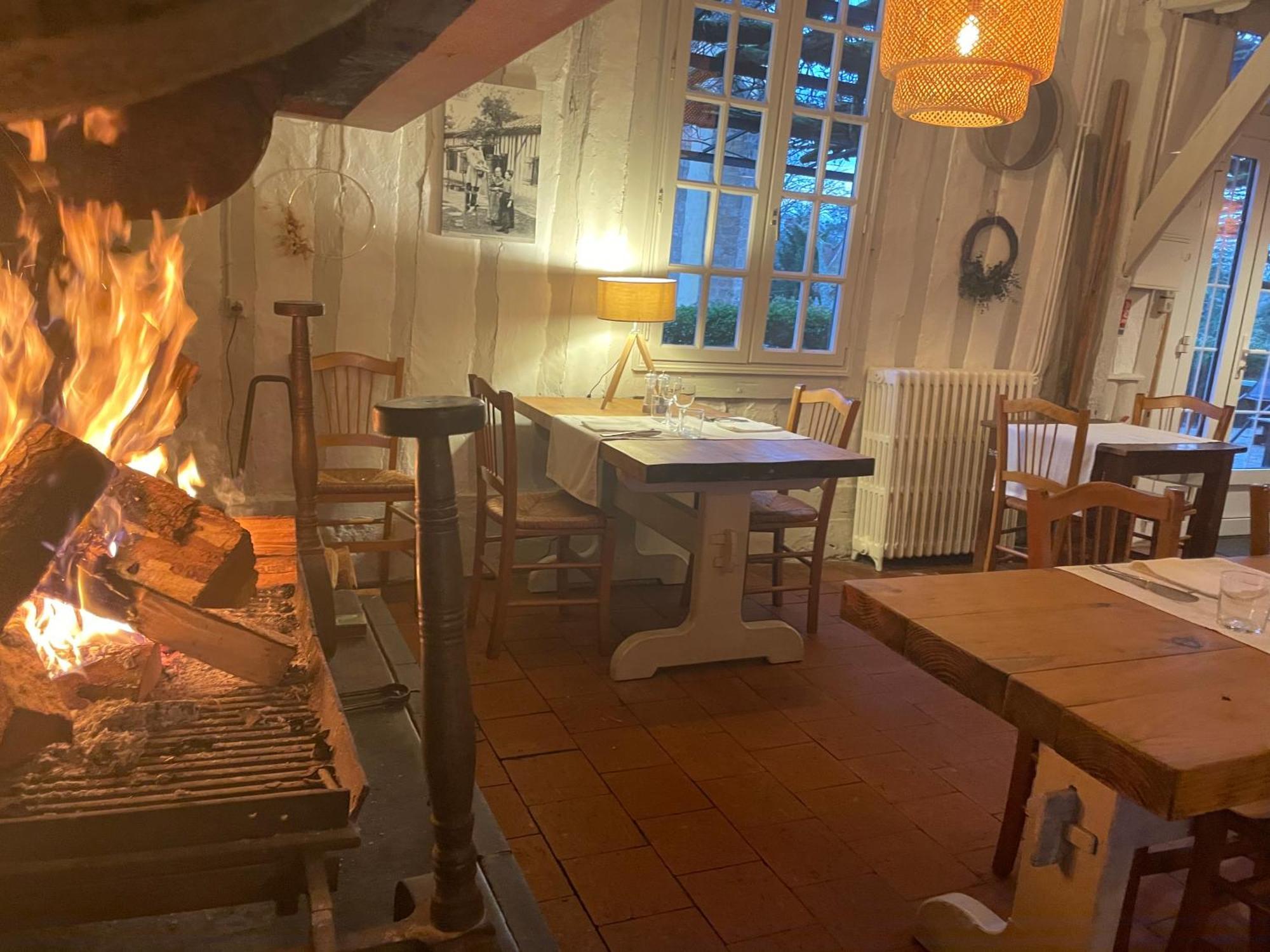 Hotel Et Restaurant Traditionnel L' Escalandes Lesperon  Ngoại thất bức ảnh